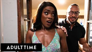 Unatkozó házastárs Ana Foxxx párnán kamatyol és megreszeli szerető férje!