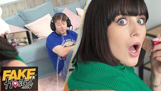 Spriccel az arcába tréfaként valag creampie előtt