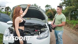 Forró kolumbiai milf Leela Moon megrépázza a szerelőjét