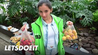 Latina milf mary gomez arcára spriccel a forró döngölés után