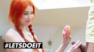Gisha Forza gigászi csöcsű vörös bombe egy fánkot érő erőszakos dugásért