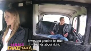 Tini srác gyorsan megrépázza Angel Piaff szaftos csupasz puncáját a hamis taxiban