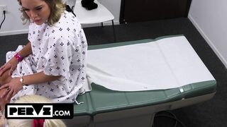 Mimi Monet hatalmas valagú szexy a gigászi farkú orvosnál a rendelőben