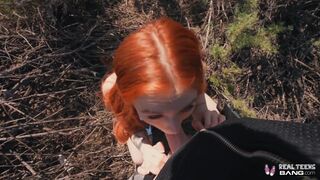 Szívdöglesztő vörös fiatal Madi Collins kibelezi a puncáját és keményen megkúrja a gigászi lőcse