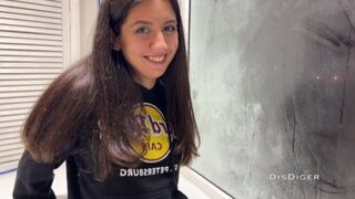 Balkonon dugom meg a szépséget a bulin, miközben a hapekja semmit sem sejt