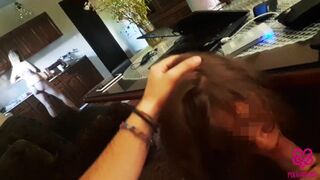 Hajnali kávé után vad együttlét és pippantás egy tinivel