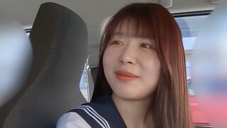 Kasumi-chan, a vonzó riporternövendék autóban leszopja és veri a cerkát