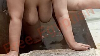 Éjszakai baszás egy egyiptomi falusi nővel a fürdőben hangos nyögésekkel