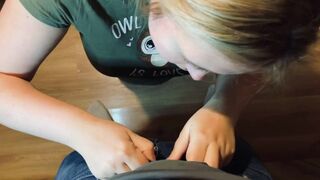 Ostoba ribi szájába spriccel a bré