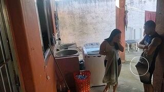 Nej elment, a szobalány nem bírt ellenállni a merev farkamnak