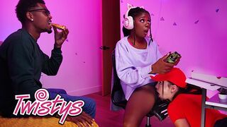 Twistys sztárjai, Hazel Grace és Rissa May forró lesbi kalandja gigantikus mellekkel és nindzsó nyalással